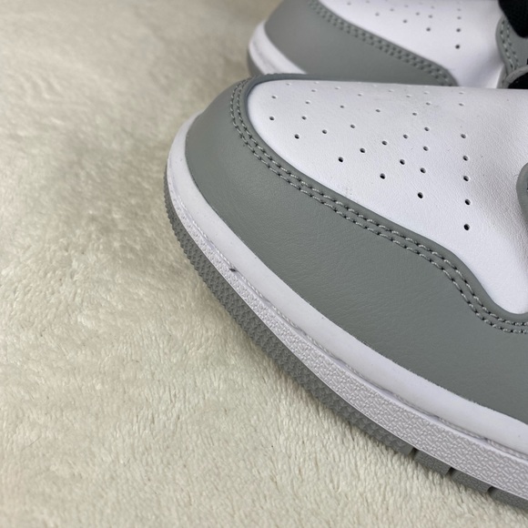 AJ1 Air Jordan 1 Mid Light Smoke Grey Sz 10 - Picture 3 of 8